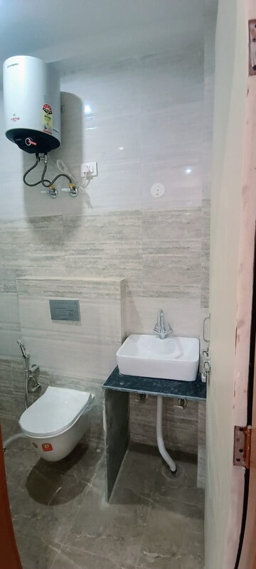 Bathroom in Studio Builder Floor at Unitech South City 1, South City 1 – for Rent