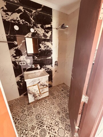 Master Bedroom in Studio Builder Floor at Unitech South City 1, South City 1 – for Rent