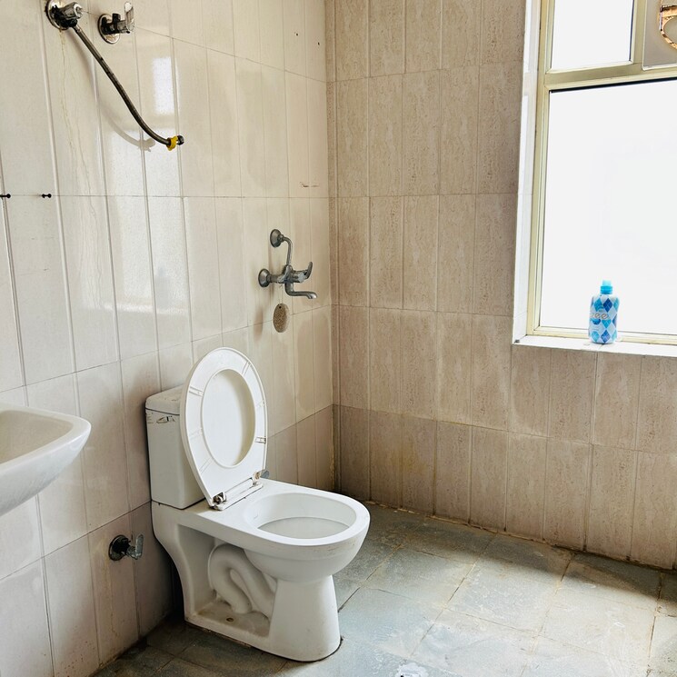 Bathroom, kundli 3 Bedroom 1715 Sq.Ft. Apartment In Kundli Sonipat 8164159
