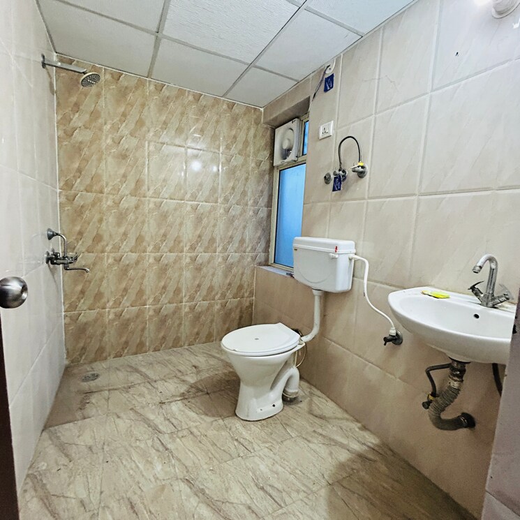 Bathroom, kundli 3 Bedroom 1715 Sq.Ft. Apartment In Kundli Sonipat 8164165