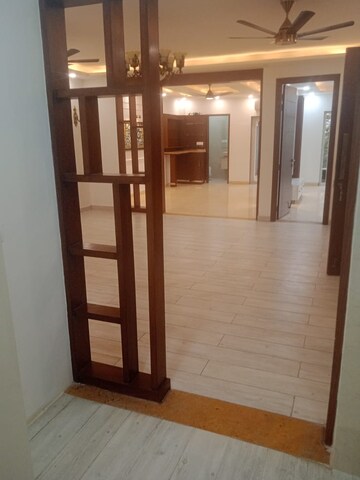 Room in 3 BHK Builder Floor at Saurabh Niwas, Sector 40 – for Rent