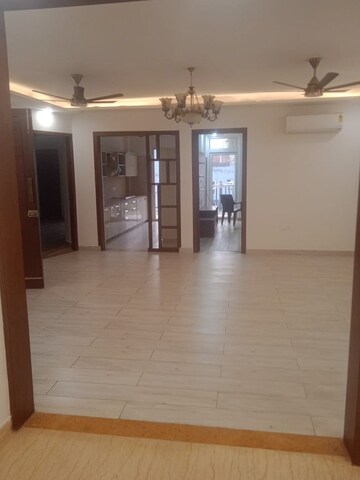 Room in 3 BHK Builder Floor at Saurabh Niwas, Sector 40 – for Rent