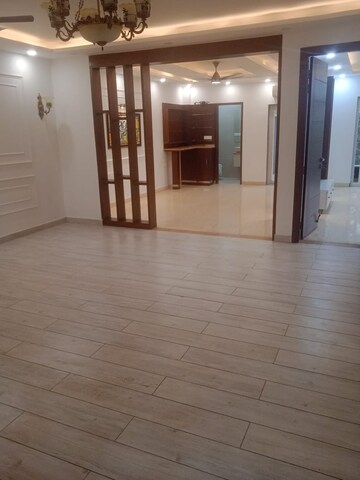 Room in 3 BHK Builder Floor at Saurabh Niwas, Sector 40 – for Rent