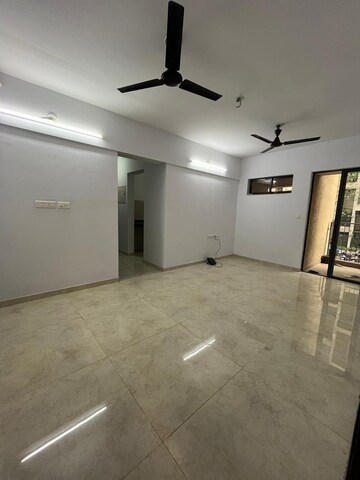 Room in 1.5 BHK Apartment at Lodha Lakeshore Greens, Dombivli East – for Rent
