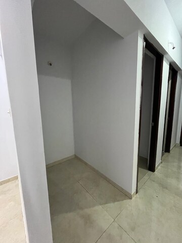 Room in 1.5 BHK Apartment at Lodha Lakeshore Greens, Dombivli East – for Rent