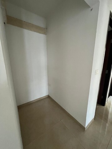 Room in 1.5 BHK Apartment at Lodha Lakeshore Greens, Dombivli East – for Rent