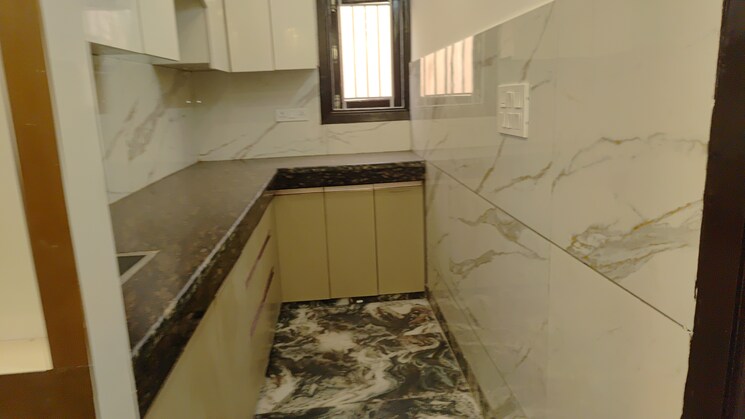 Kitchen, dwarka mor 3 Bedroom 75 Sq.Yd. Builder Floor In Dwarka Mor Delhi 8164241