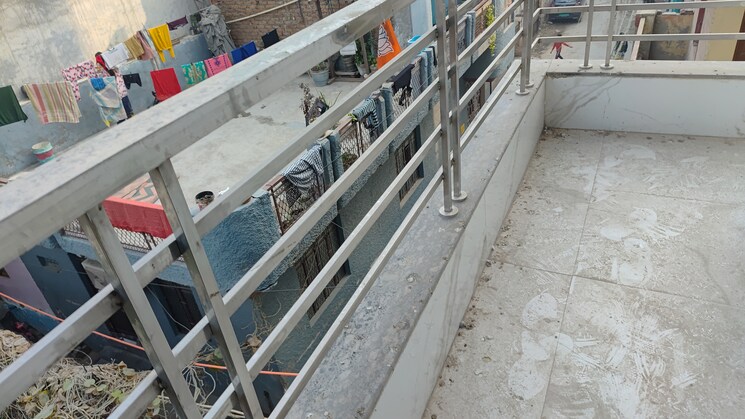 Balcony, dwarka mor 3 Bedroom 75 Sq.Yd. Builder Floor In Dwarka Mor Delhi 8164241