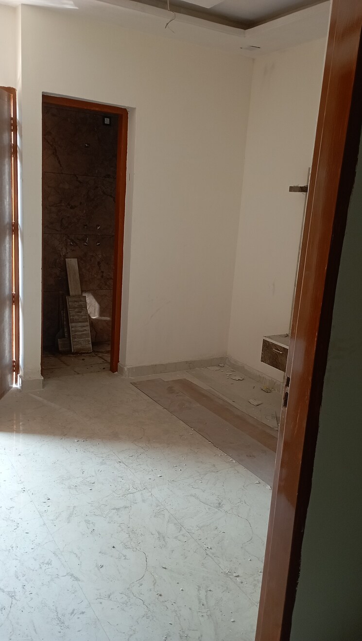 Room, ambala highway 3 Bedroom 100 Sq.Yd. Independent House In Ambala Highway Zirakpur 8164267