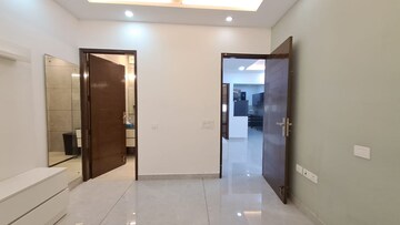 Room in 3 BHK Builder Floor at Green Park – for Rent
