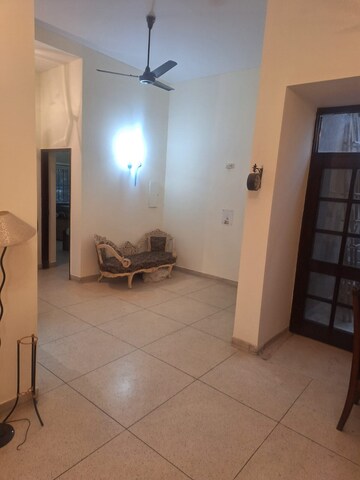 Room in 2 BHK Builder Floor at Hauz Khas Enclave – for Rent