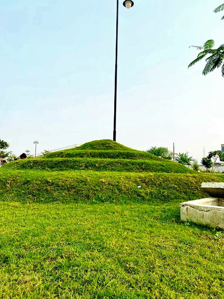 Garden, kailasha-enclave  1800 Sq.Ft. Plot In Sultanpur Road Lucknow 8164346