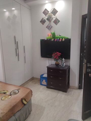 Furnished Amenities in 2.5 BHK Builder Floor at Safdarjang Enclave – for Rent