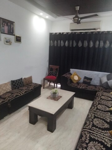 Living Room in 2.5 BHK Builder Floor at Safdarjang Enclave – for Rent