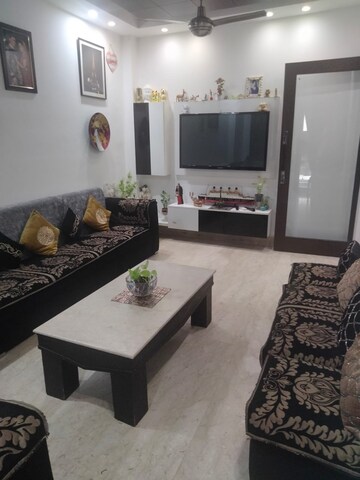 Living Room in 2.5 BHK Builder Floor at Safdarjang Enclave – for Rent