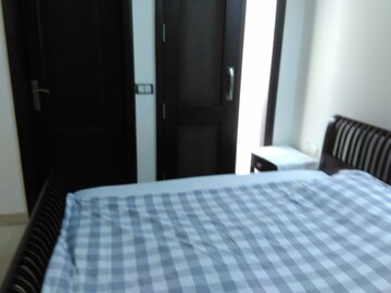 Bedroom in 3 BHK Builder Floor at Safdarjung Enclave – for Sale