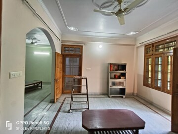 Living Room in 3 BHK Villa at Gomti Nagar – for Rent