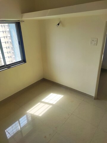 Room in 1 BHK Apartment at Parasnath Nagari, Naigaon East – for Rent