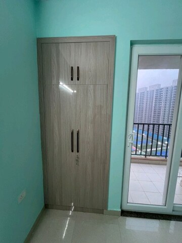 Room in 2 BHK Apartment at Tata Eureka Park, Sector 150 – for Rent