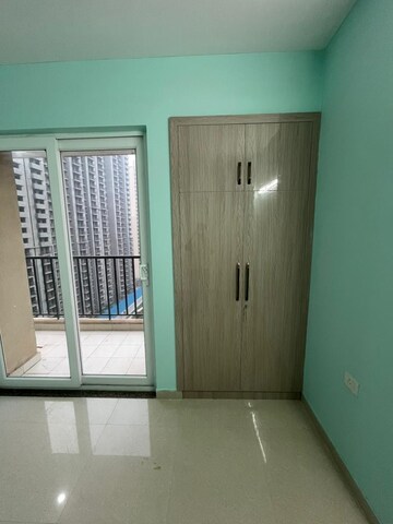 Room in 2 BHK Apartment at Tata Eureka Park, Sector 150 – for Rent
