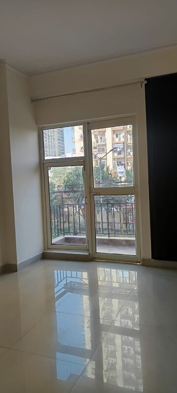 Room in 2 BHK Apartment at Gardenia Golf City, Sector 75 – for Rent