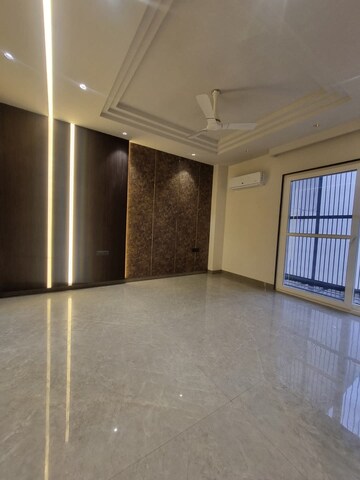 Bedroom in 4 BHK Apartment at Ireo Victory Valley, Sector 67 – for Sale