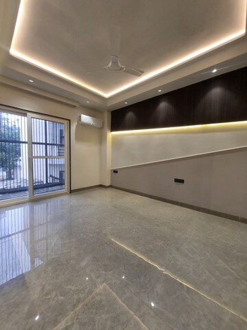 Room in 4 BHK Apartment at Ireo Victory Valley, Sector 67 – for Sale