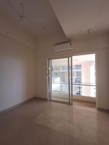2 BHK Apartment For Rent in Rustomjee Erika, Bandra East