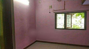 Room in 2 BHK Builder Floor at Aliganj – for Rent