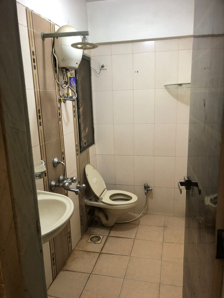 Attached Bathroom, jangid-heights 2 Bedroom 700 Sq.Ft. Apartment In Ghodbunder Road Thane 8164650