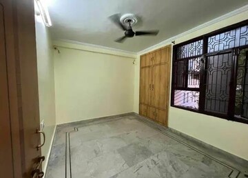 Room in 2 BHK Independent House at Jankipuram – for Rent