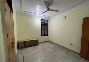 Room in 2 BHK Independent House at Jankipuram – for Rent