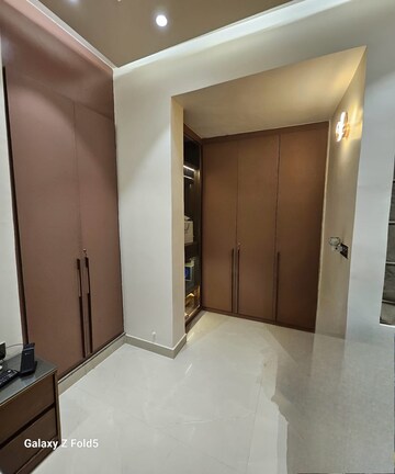Room in 3.5 BHK Apartment at Ahinsa Khand 1 – for Sale