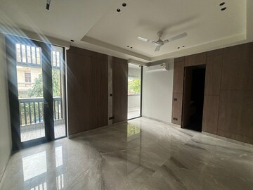 Room in 4 BHK Builder Floor at Sector 41 – for Sale