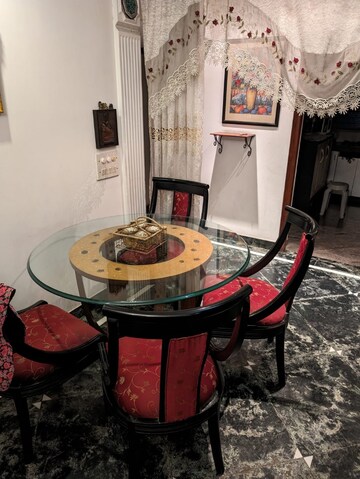 Living Room in 2 BHK Apartment at Unitech Heritage City, Sector 25 – for Rent