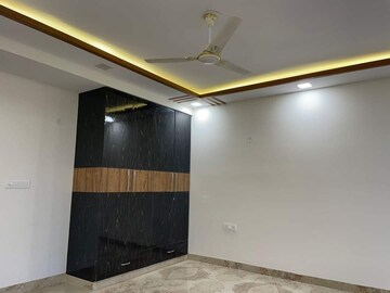 Room in 3 BHK Builder Floor at Parklands, Sector 85 – for Sale