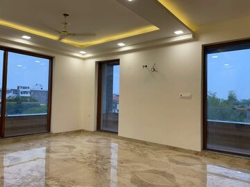 Room in 3 BHK Builder Floor at Parklands, Sector 85 – for Sale