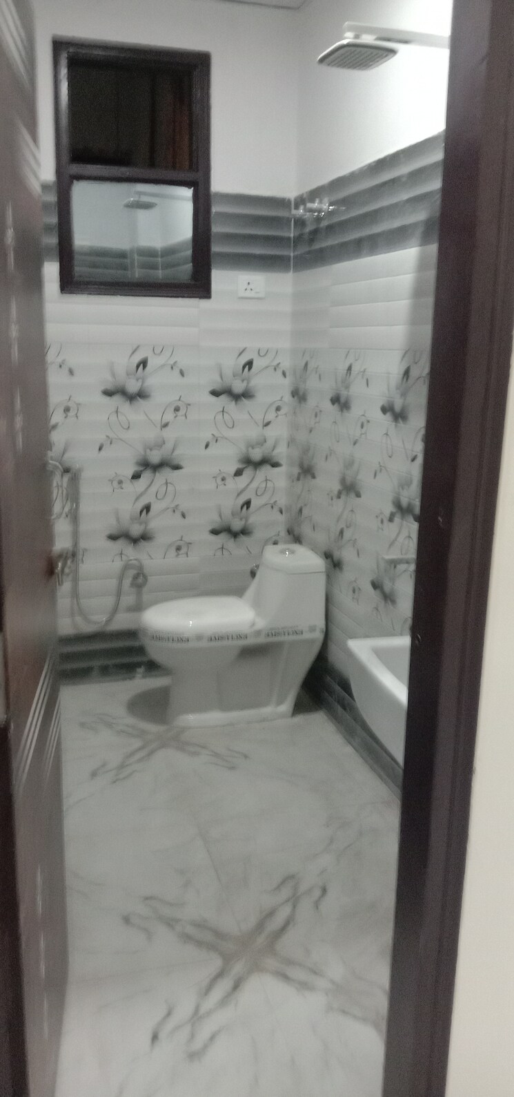 Bathroom, pandav nagar 3 Bedroom 105 Sq.Yd. Builder Floor In Pandav Nagar Ghaziabad 8165106