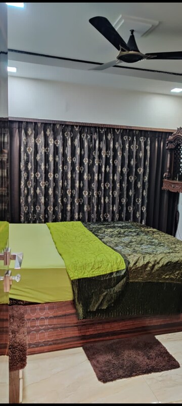 Bedroom in 2 BHK Apartment at Bhoomi Flora, Borivali East – for Rent