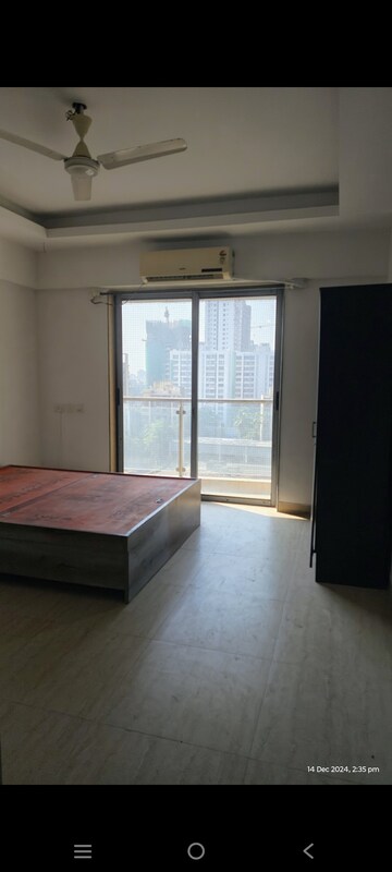 Room in 3 BHK Apartment at HDIL Metropolis Residences, Andheri West – for Rent
