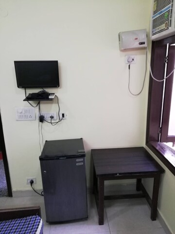Master Bedroom in 1 RK Apartment at Katwaria Sarai – for Rent