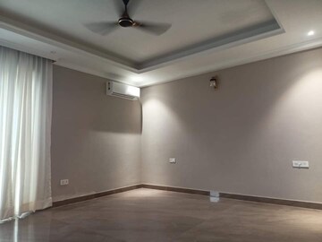Room in 4 BHK Builder Floor at Parklands, Sector 85 – for Sale