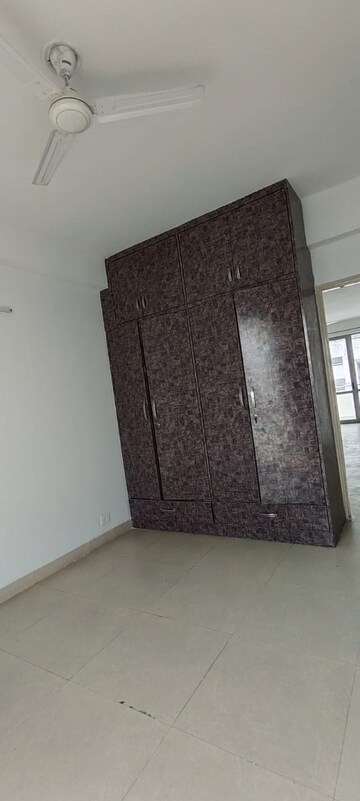 Room in 3 BHK Builder Floor at Vatika City Homes, Sector 83 – for Rent