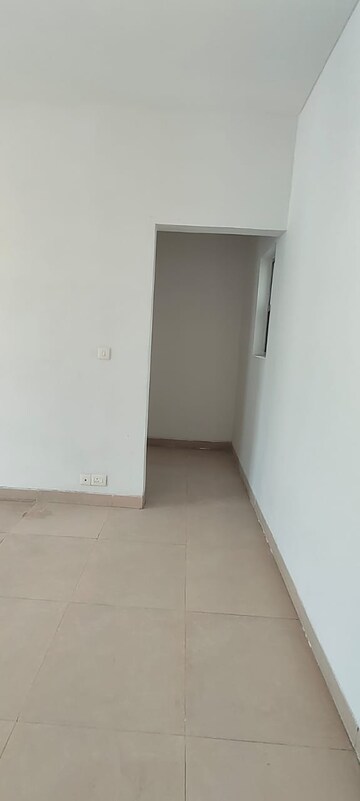 Room in 3 BHK Builder Floor at Vatika City Homes, Sector 83 – for Rent