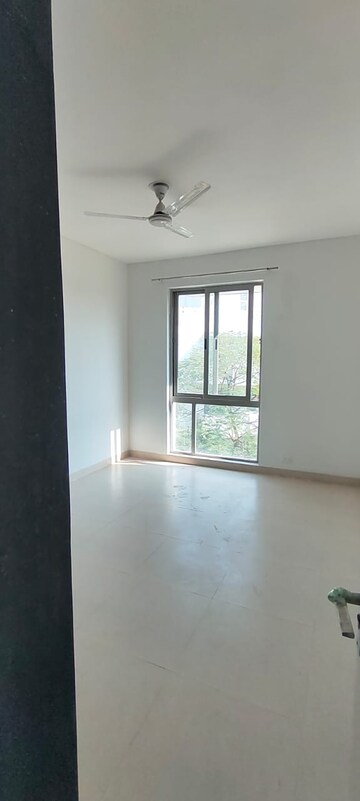 Room in 3 BHK Builder Floor at Vatika City Homes, Sector 83 – for Rent
