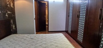Room in 2 BHK Apartment at Textila CHS, Prabhadevi – for Rent