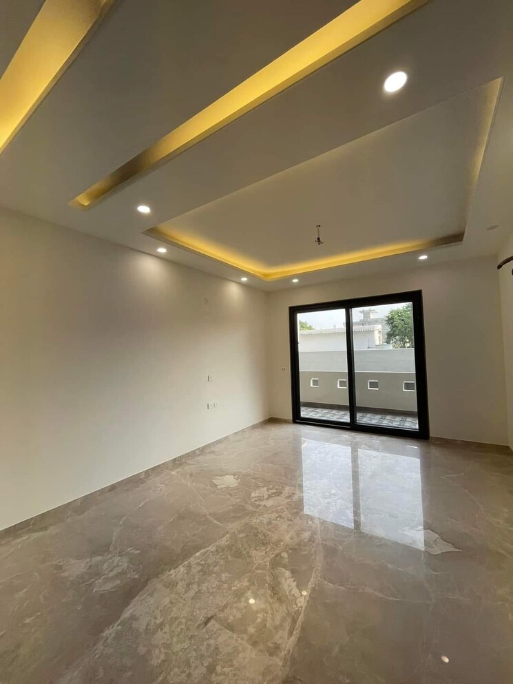 Room, parklands 4 Bedroom 500 Sq.Ft. Builder Floor In Sector 85 Faridabad 8165171