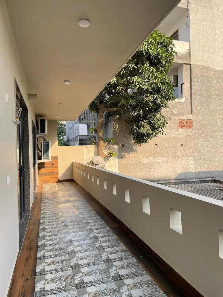 Balcony, parklands 4 Bedroom 500 Sq.Ft. Builder Floor In Sector 85 Faridabad 8165171