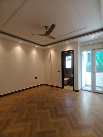 Furnished Amenities in 3.5 BHK Builder Floor at SS Mayfield Gardens, Sector 51 – for Sale