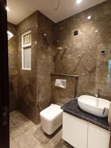Bathroom in 3.5 BHK Builder Floor at SS Mayfield Gardens, Sector 51 – for Sale